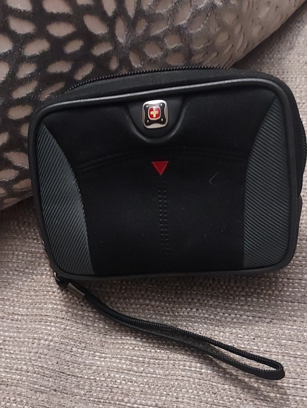 SwissGear Black and Red Travel Wristlet Camera Pouch